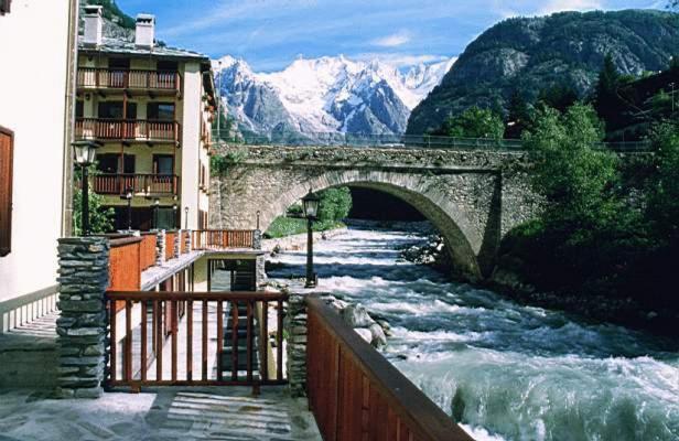 Hotel Tavernier Courmayeur Exterior photo