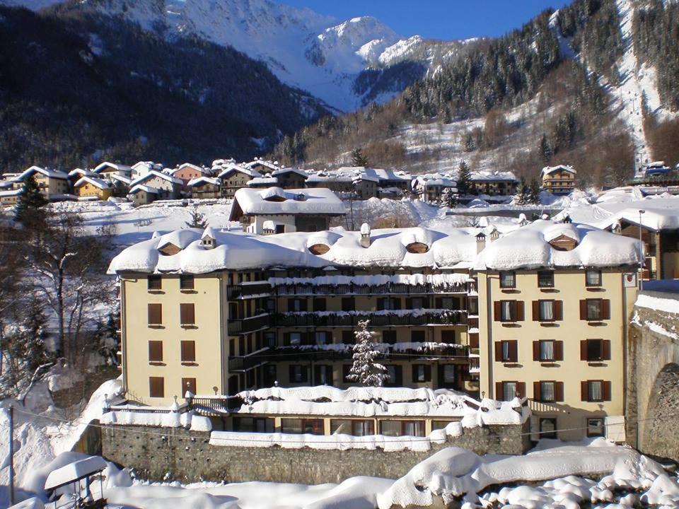 Hotel Tavernier Courmayeur Exterior photo